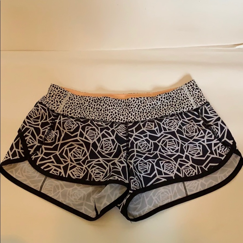Lululemon women’s speed up shorts size 2